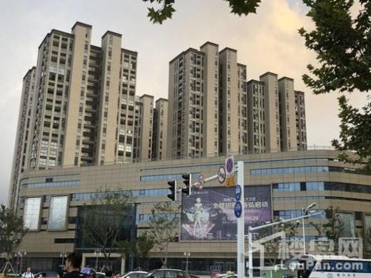 凤凰和润小区环境舒适；绿植覆盖率高